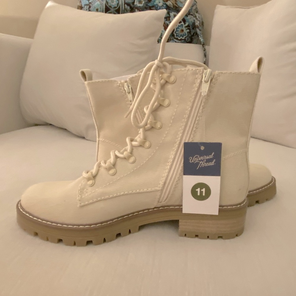 BRAND NEW Tan Boots